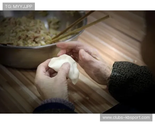《回到八十年代：复古物品包饺子游戏带你重温童年时光》